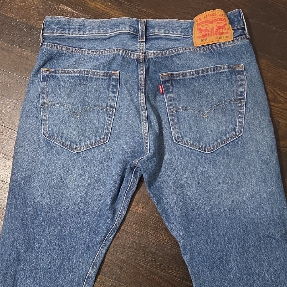 Levi's 501 Classic Straight Men's Jeans in Denim Blue